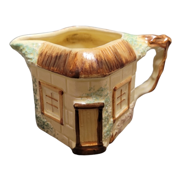 1940s Keele street pottery Creamer - Picture 1 of 9